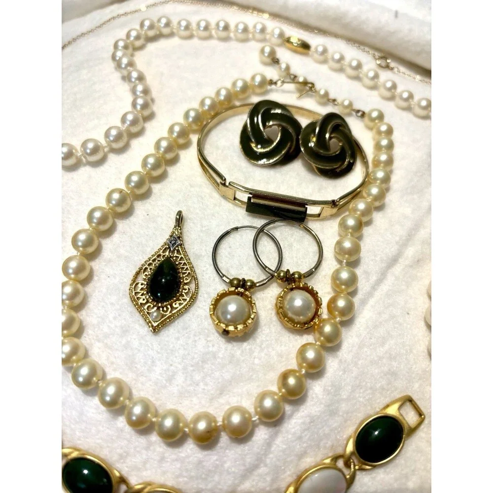 Vintage Green Faux Pearl Jewelry Lot Gold Tone Necklace Bracelet Earrings Glass